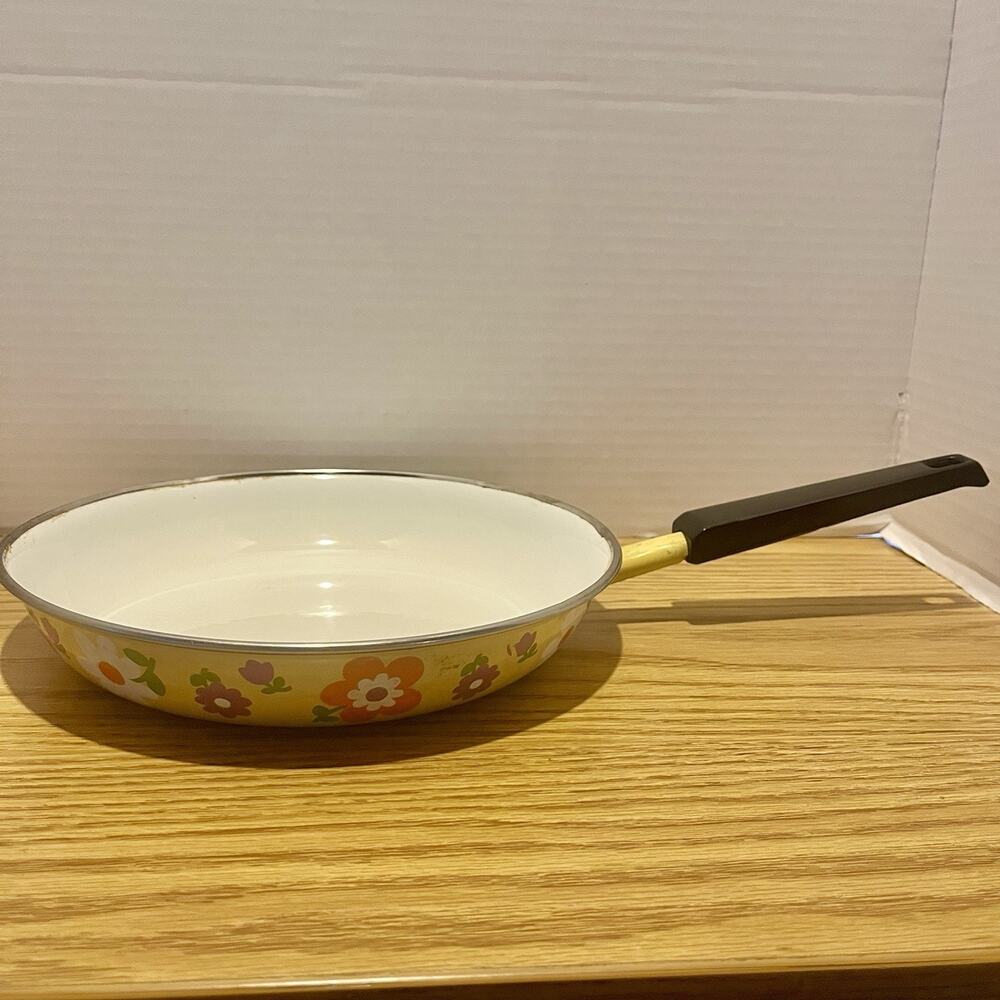 Vintage Retro Floral 1970’s Enamel Coated 10" Fry Pan Daisy Flower Power yellow
